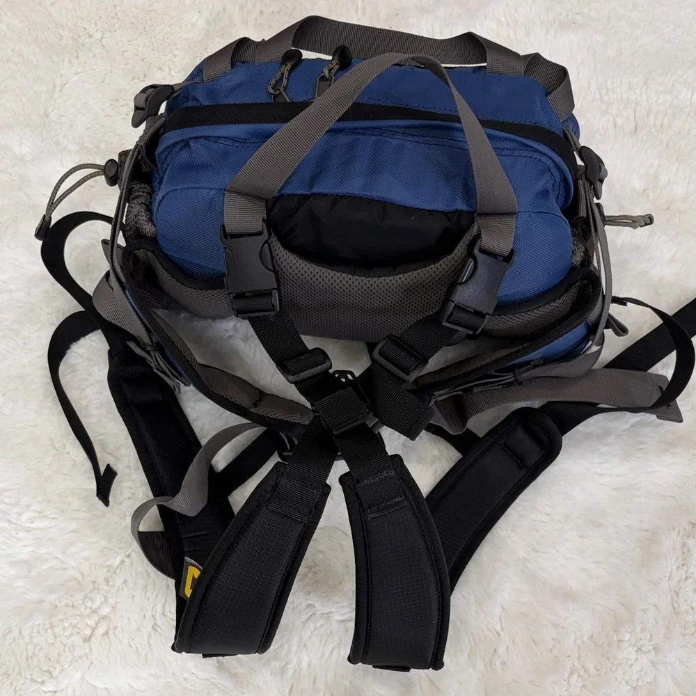 Mountainsmith,Blue and Gray Waist Pack – Hands-Free Carry - Picture 14 of 17